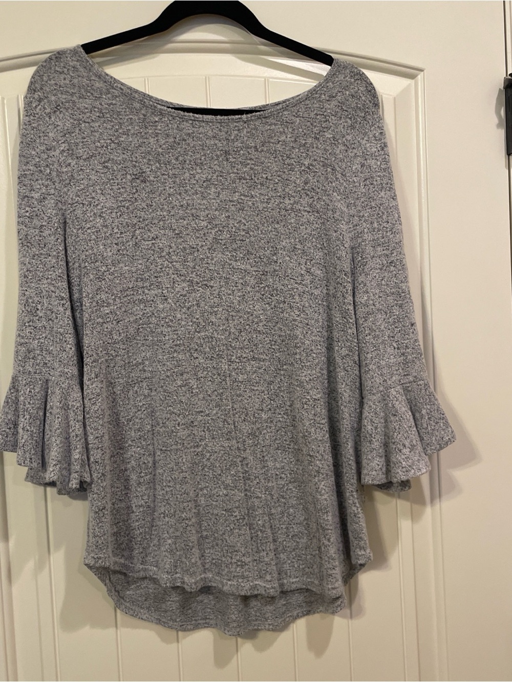Green Envelope Gray Knit Top with Subtle Texture